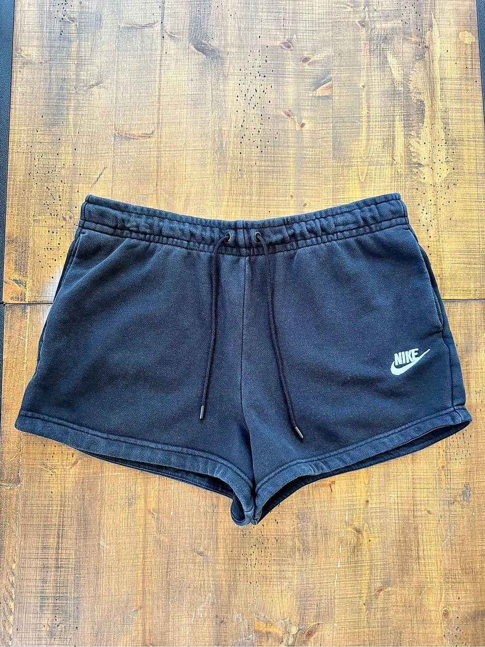 Nike Athletic Shorts in Black Size Medium